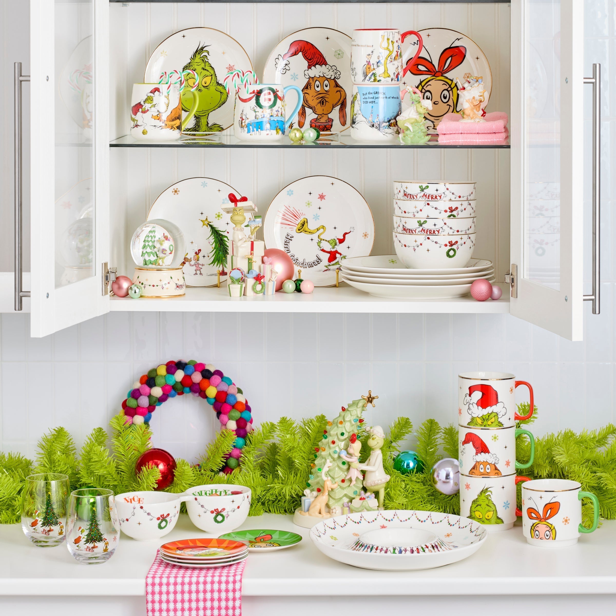Merry Grinchmas 12-Piece Dinnerware Set - Image 2