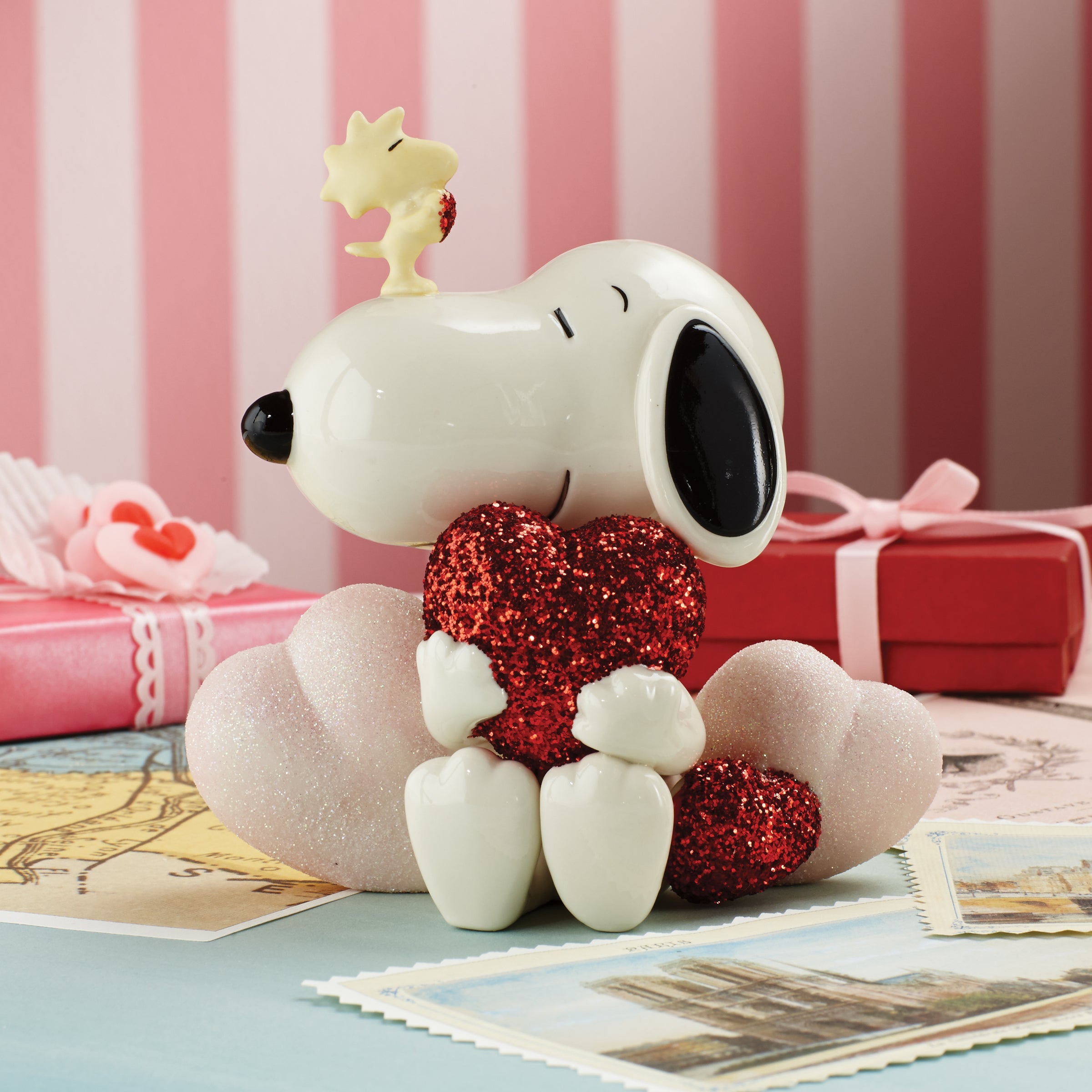 Snoopy Love Figurine - Image 4