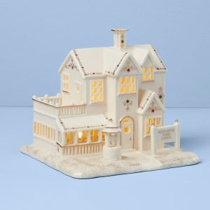 Mistletoe Park Lit Lodge