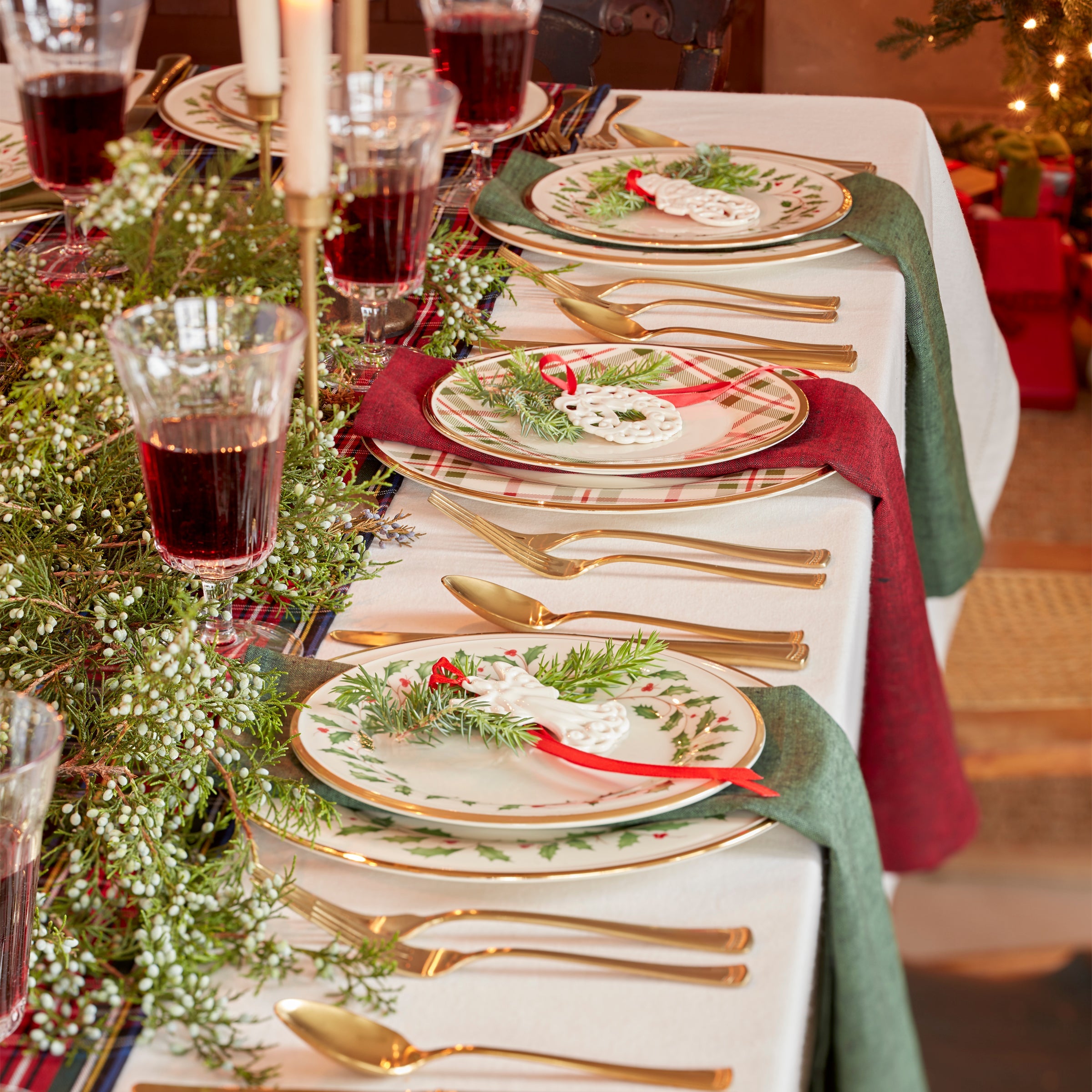Holiday 12-Piece Plate & Mug Dinnerware Set - Image 5