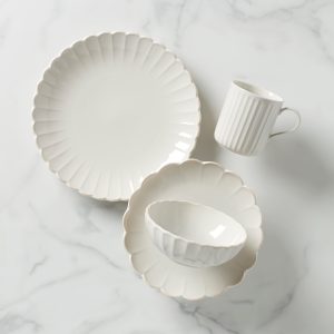 French Perle Scallop 4-Piece Place Setting