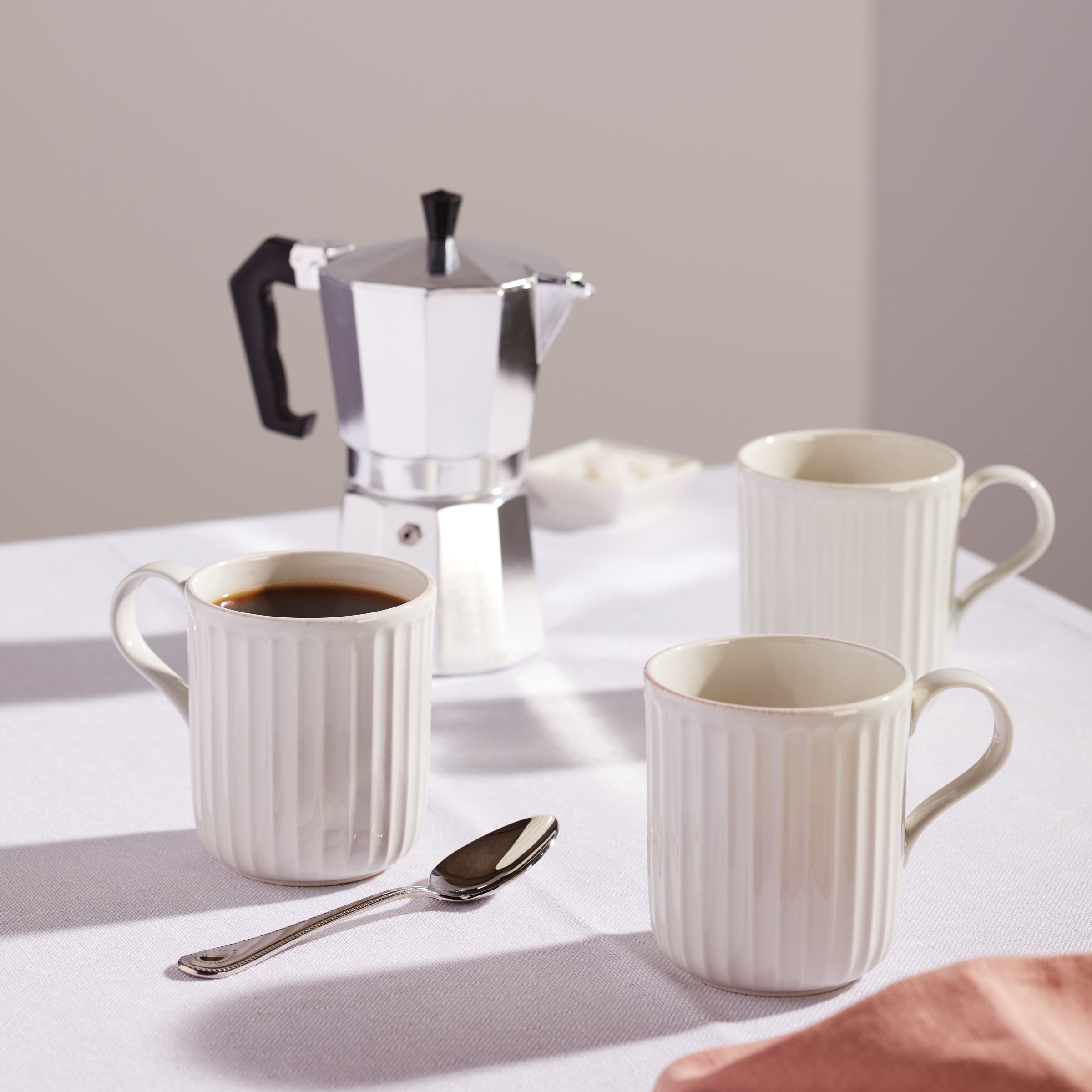 French Perle Scallop Mugs - Set of 4 - Image 2