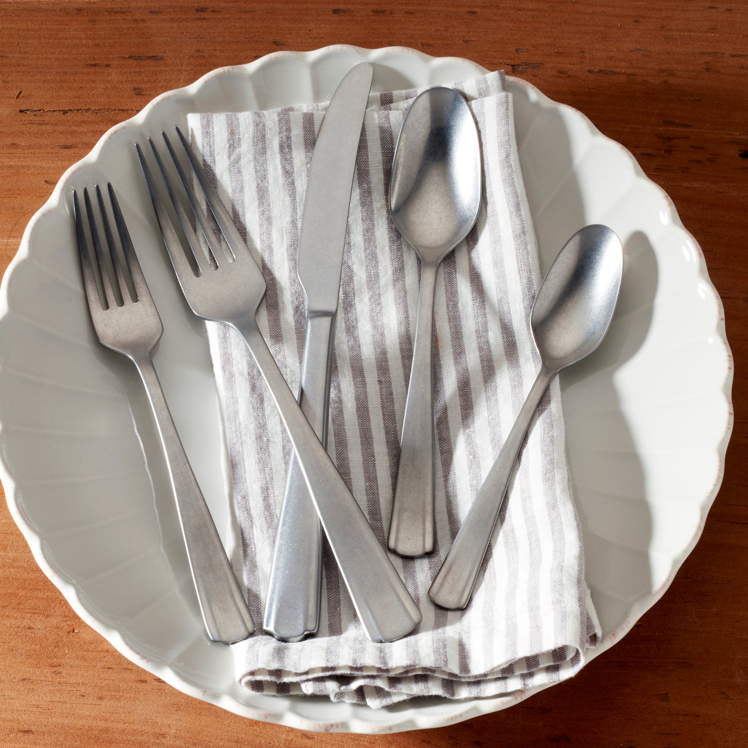 French Perle Scallop Vintage 65 Piece Flatware Set - Image 7