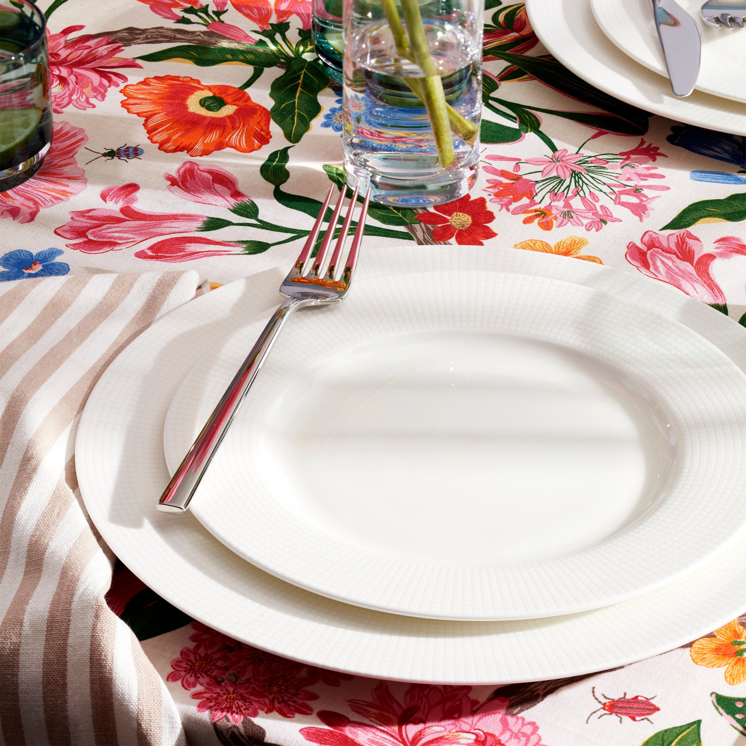 Tuscany Classics 18-Piece Dinnerware Set - Image 3