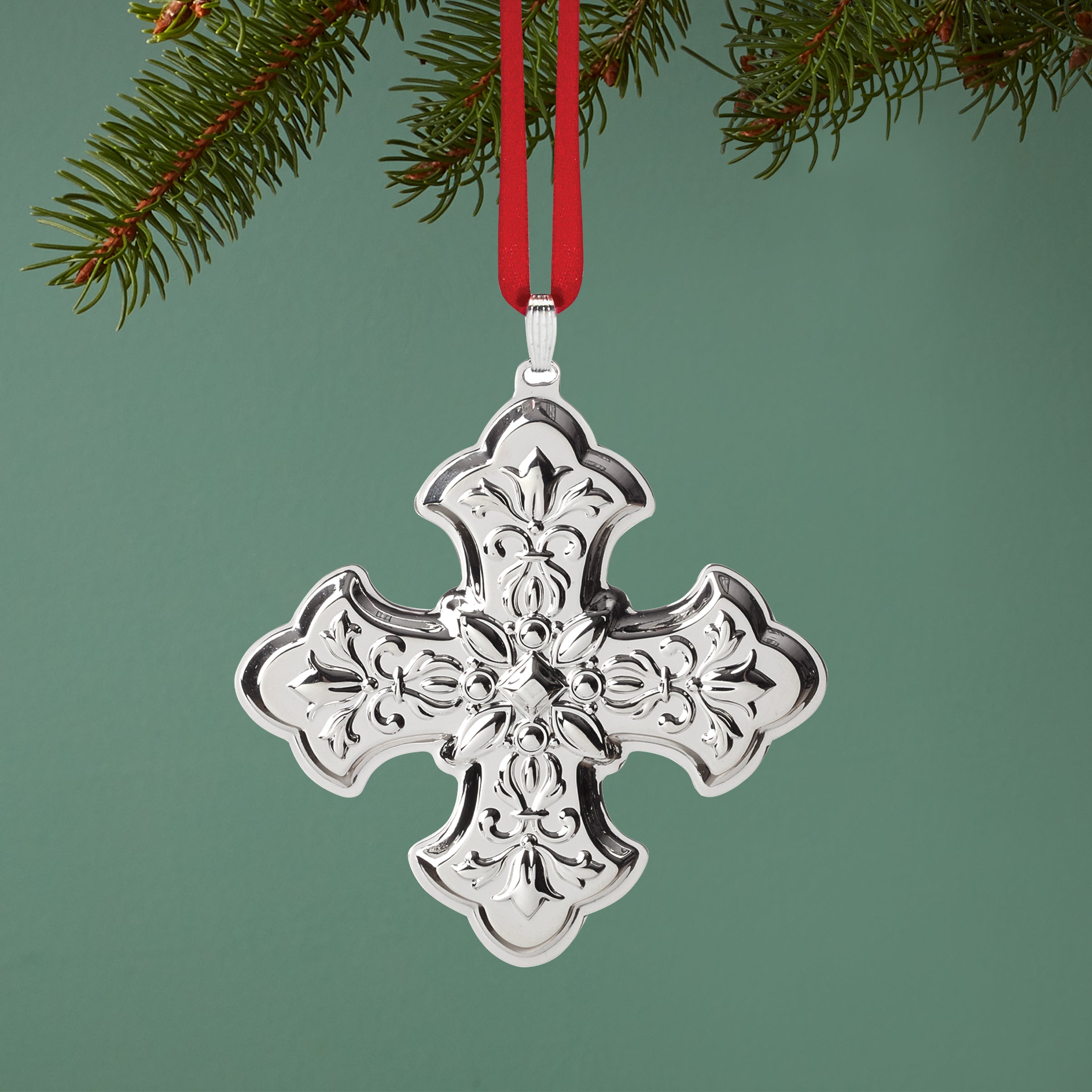 2025 Annual Christmas Cross Sterling Ornament - Image 4